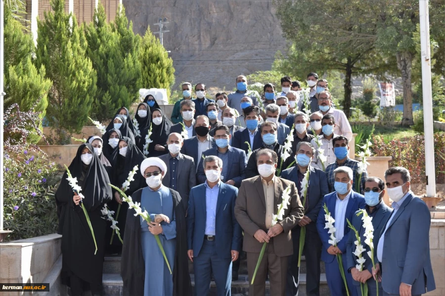 به مناسبت چهلمین سالگرد دفاع مقدس صورت پذیرفت:
تجدید میثاق اساتید و کارکنان دانشگاه فنی و حرفه ای استان کرمان با آرمان های شهدای هشت سال دفاع مقدس
 2