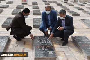 به مناسبت روز بزرگداشت شهدا، کارکنان دانشکده شهید چمران کرمان، به مقام والای شهدای این شهر، ادای احترام کردند. 5