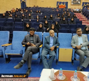 به همت کانون بسیج اساتید دانشگاه فنی و حرفه‌ای استان کرمان برگزار شد:
سمینار " مشارکت حداکثری با موضوع شاخص های دولت انقلابی و جهادی دولت ادامه دهنده مسیر شهید جمهور" 5