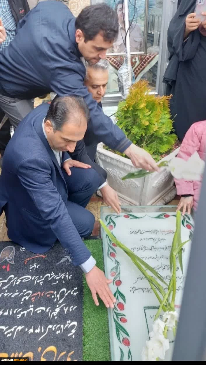 در آستانه پنجمین سالگرد شهادت شهید حاج قاسم سلیمانی:
ادای احترام دانشگاهیان دانشگاه ملی مهارت واحد استان کرمان به سردار دلها؛ شهیدحاج قاسم سلیمانی 2