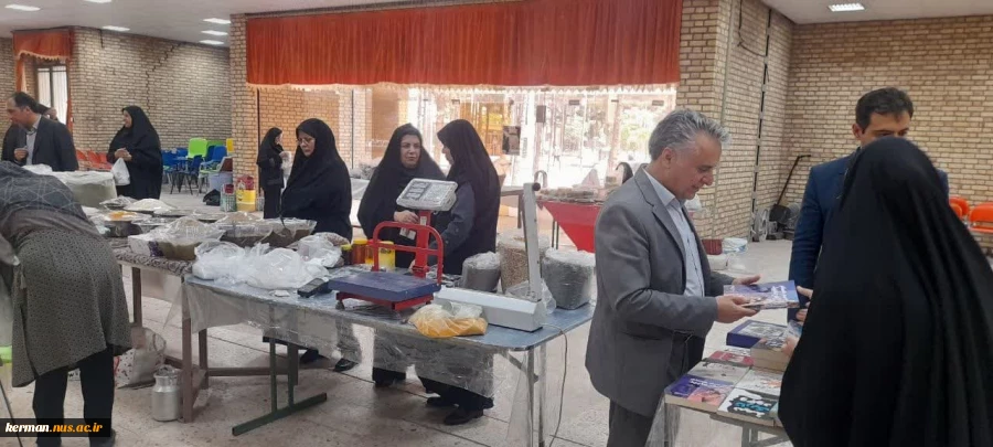 برپایی بازارچه فرهنگی و هنری در دانشکده شهید چمران کرمان به مناسبت دهه کرامت 4