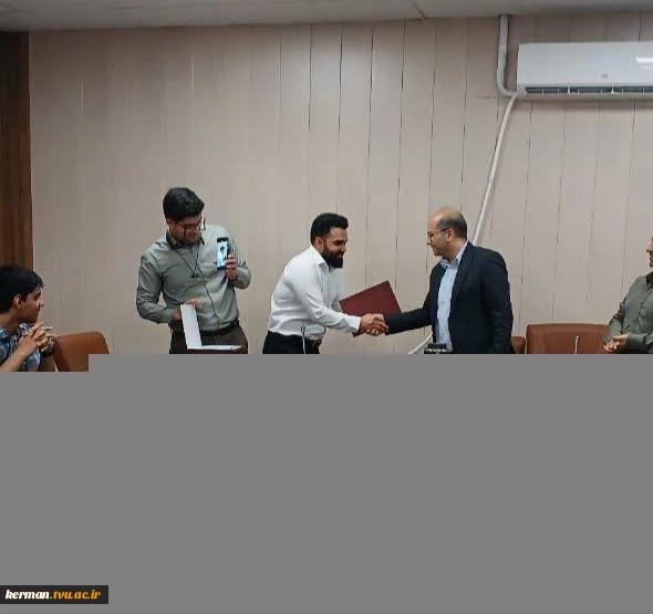 تقدیر از دانشجویان عضو تیم اجرایی رویداد دانش مهارت و فناوری در مرکز رشد دانشگاه ملی مهارت. 7