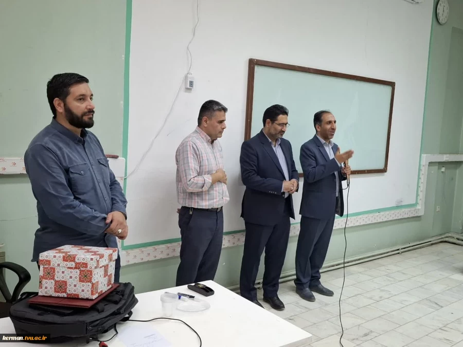 با حضور معاونت فرهنگی و دانشجویی دانشگاه ملی مهارت و ادای احترام به مقام شهید حاج قاسم سلیمانی:
 نخستین دوره ضیافت اندیشه دانشگاه ملی مهارت واحد استان کرمان به کار خود پایان داد. 2