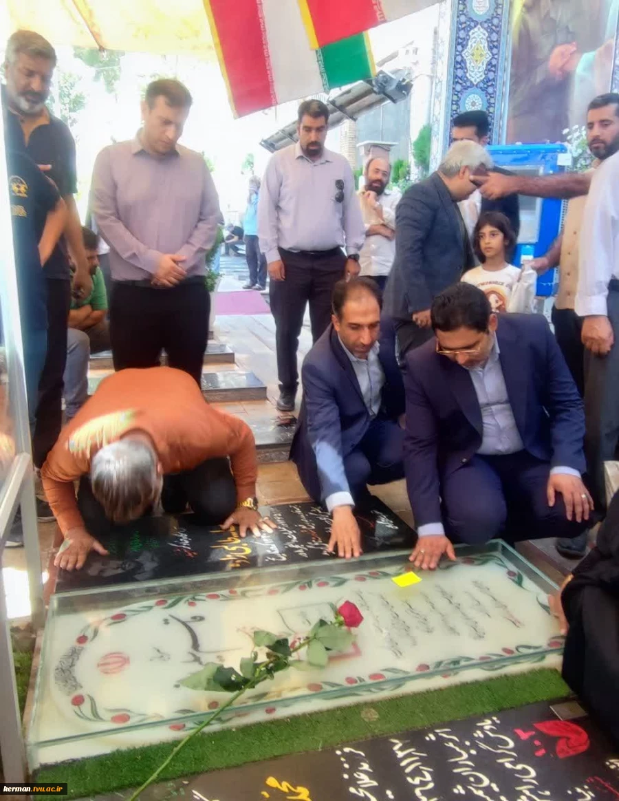 با حضور معاونت فرهنگی و دانشجویی دانشگاه ملی مهارت و ادای احترام به مقام شهید حاج قاسم سلیمانی:
 نخستین دوره ضیافت اندیشه دانشگاه ملی مهارت واحد استان کرمان به کار خود پایان داد. 3